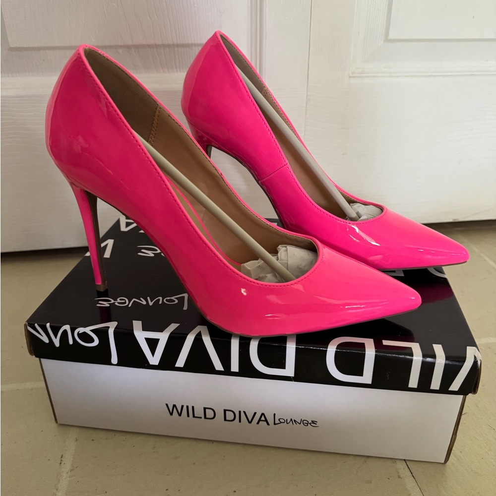 Wild Diva Neon Pink Stiletto Heels NIB Size 8 NEW